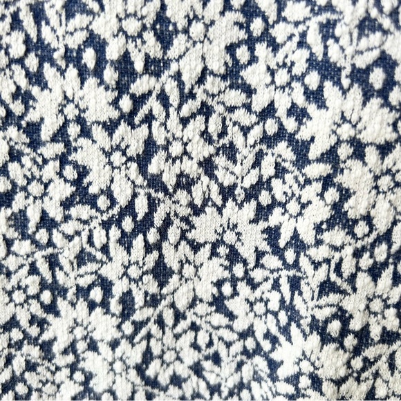 Talbots woven tapestry short sleeved top with tie neck in back - Picture 3 of 7